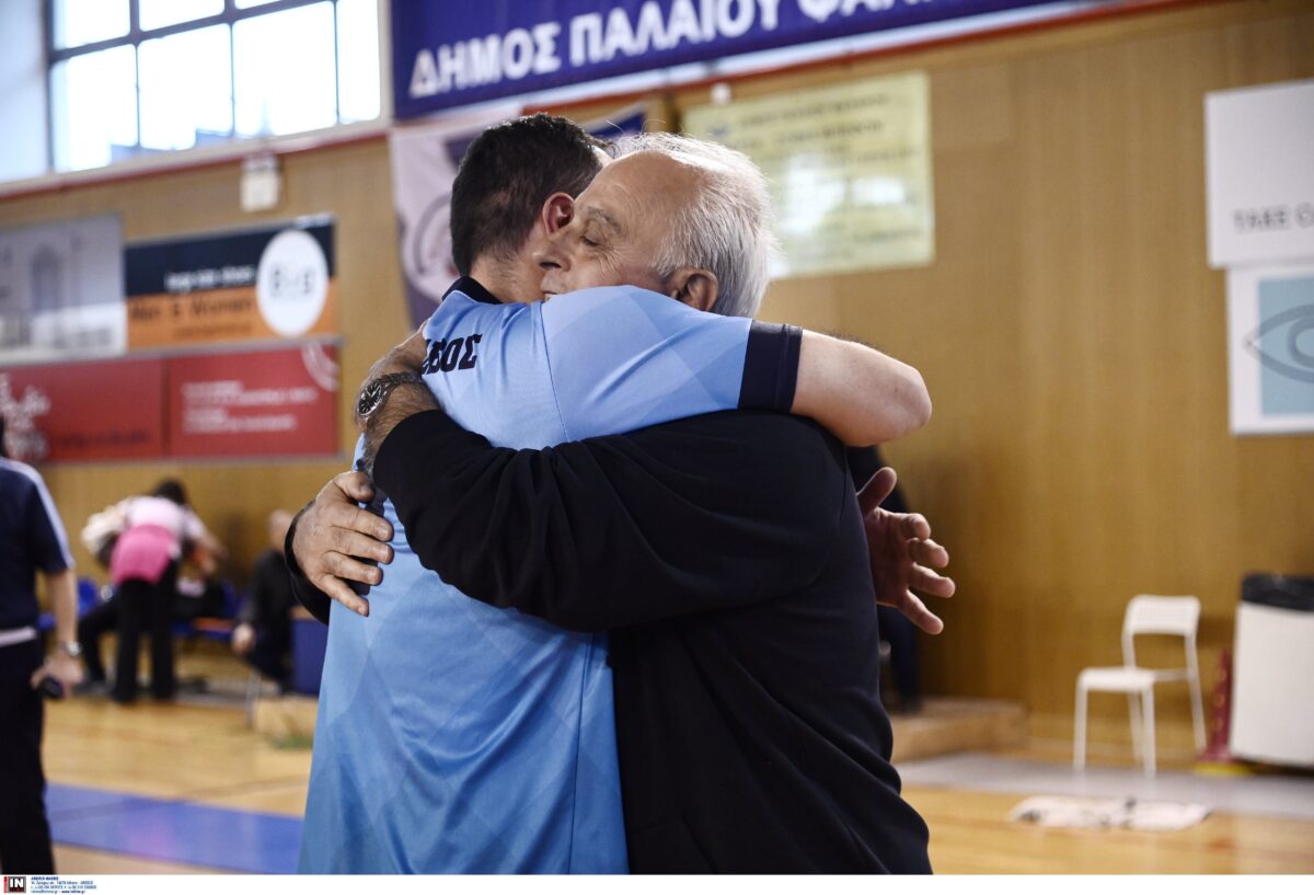 Ο Νίκος Νεόφυτος συνεχίζει στον πάγκο του Φλοίσβου