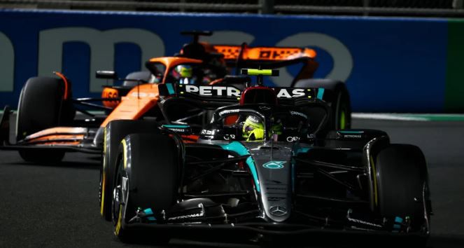 Ο Χάμιλτον εκθέτει τη Mercedes