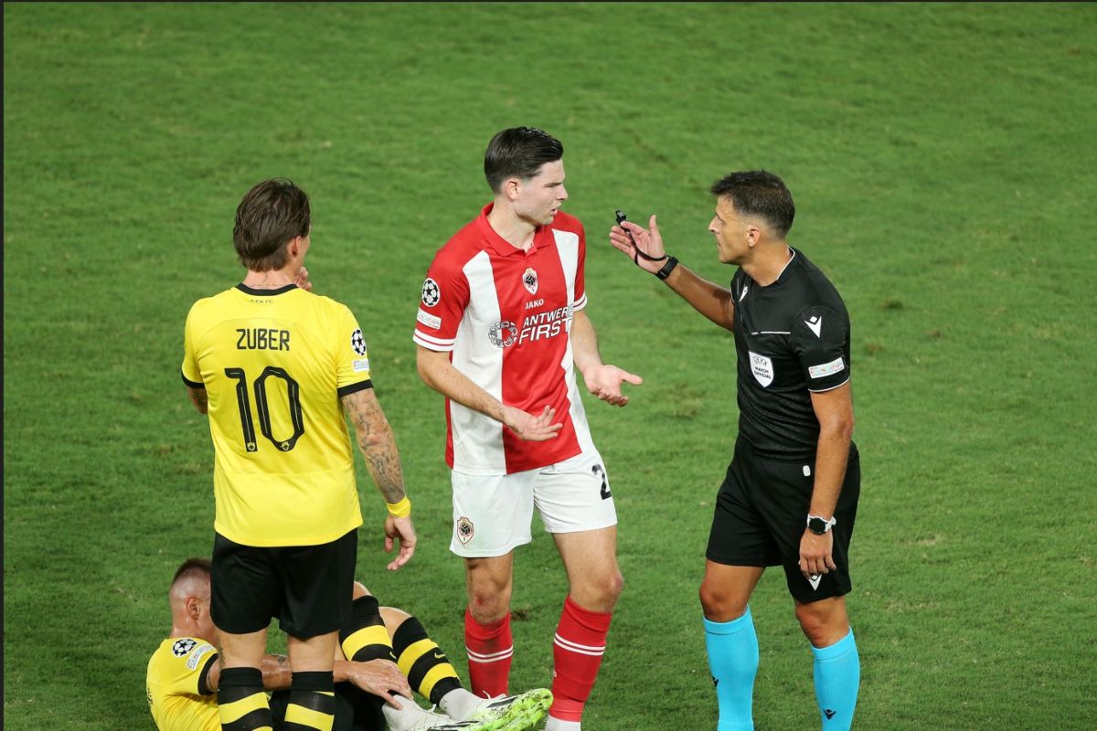 Νέος κανονισμός στο ποδόσφαιρο: Οι διαιτητές θα στέλνουν παίκτες στον πάγκο για να… ηρεμήσουν