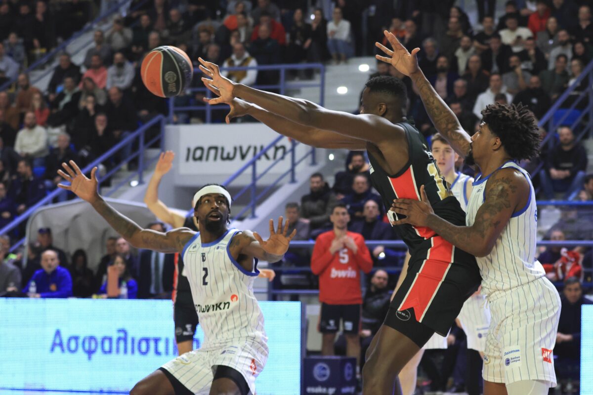 Παραμένει στο ΣΕΦ ο Ολυμπιακός και υποδέχεται την Καρδίτσα – Μεγάλο ματς στο Περιστέρι, η ΑΕΚ ψάχνει για το… ελιξίριο