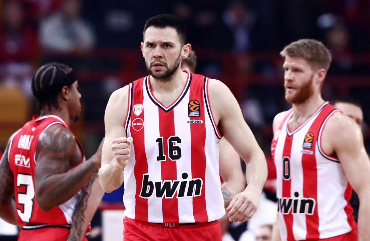 Αυτός είναι ο αθλητισμός: Ο Κώστας Παπανικολάου φωτογραφήθηκε με φιλάθλους του Παναθηναϊκού (pic)