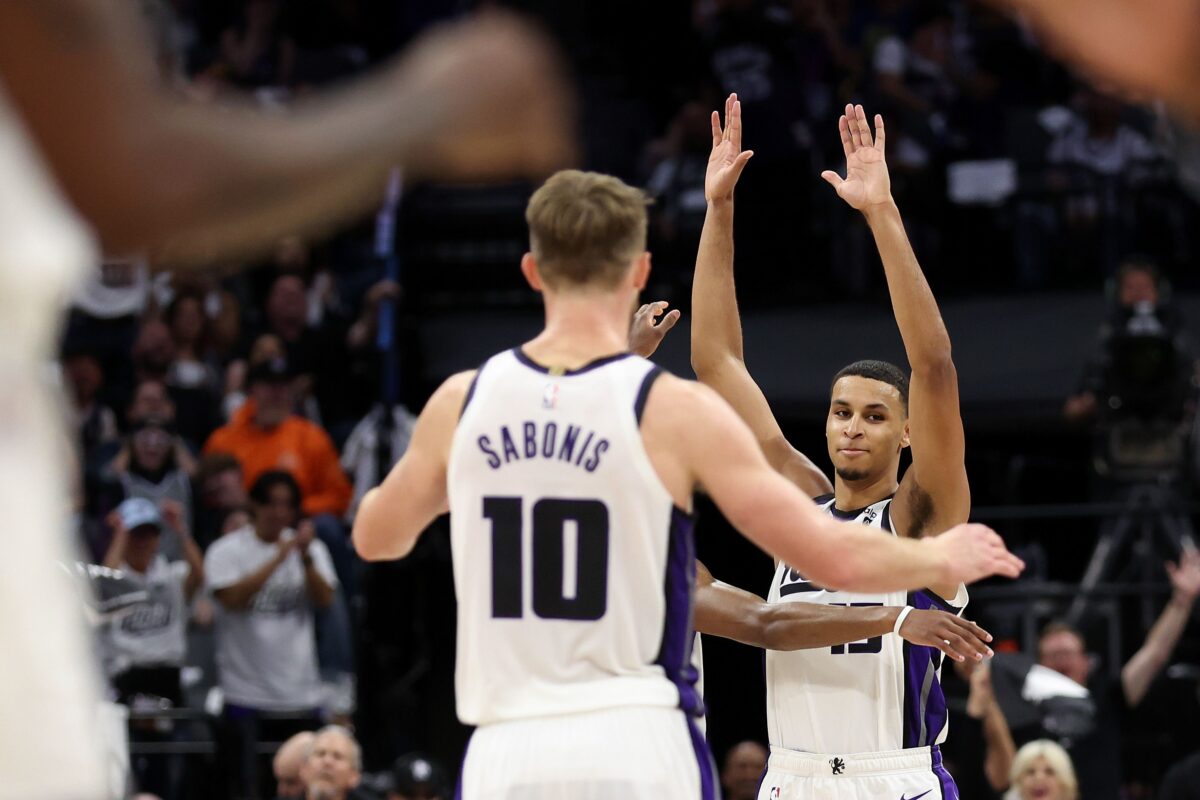 Μεγάλη νίκη για τους Κινγκς και τέλος εποχής για τους Ουόριορς – Οι Βασιλιάδες του Bεζένκοφ ένα βήμα πριν τα Playoffs (vids)