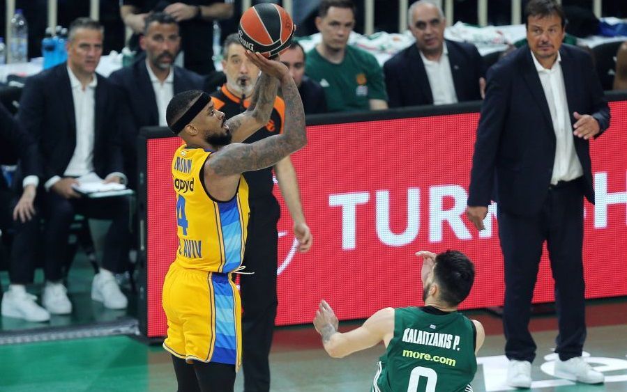 Ο Μπράουν «σόκαρε» τον Παναθηναϊκό και η Μακάμπι έκανε το break στο ΟΑΚΑ