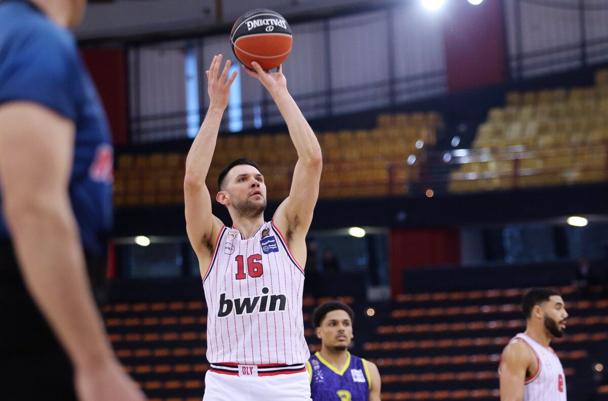 Γράφει ιστορία με τον Ολυμπιακό ο Παπανικολάου