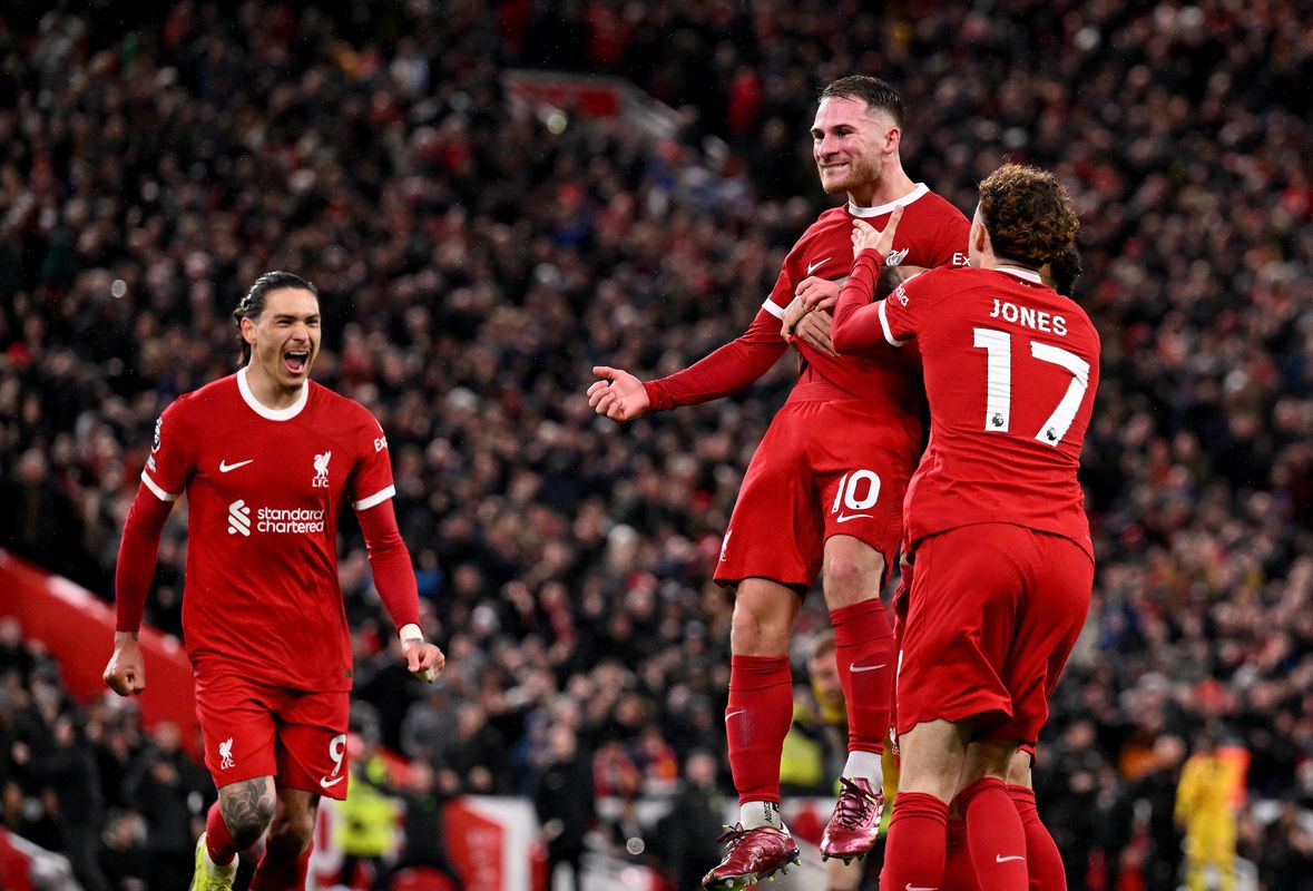 «Τριάρα» και επιστροφή στην κορυφή της Premier League για τη Λίβερπουλ