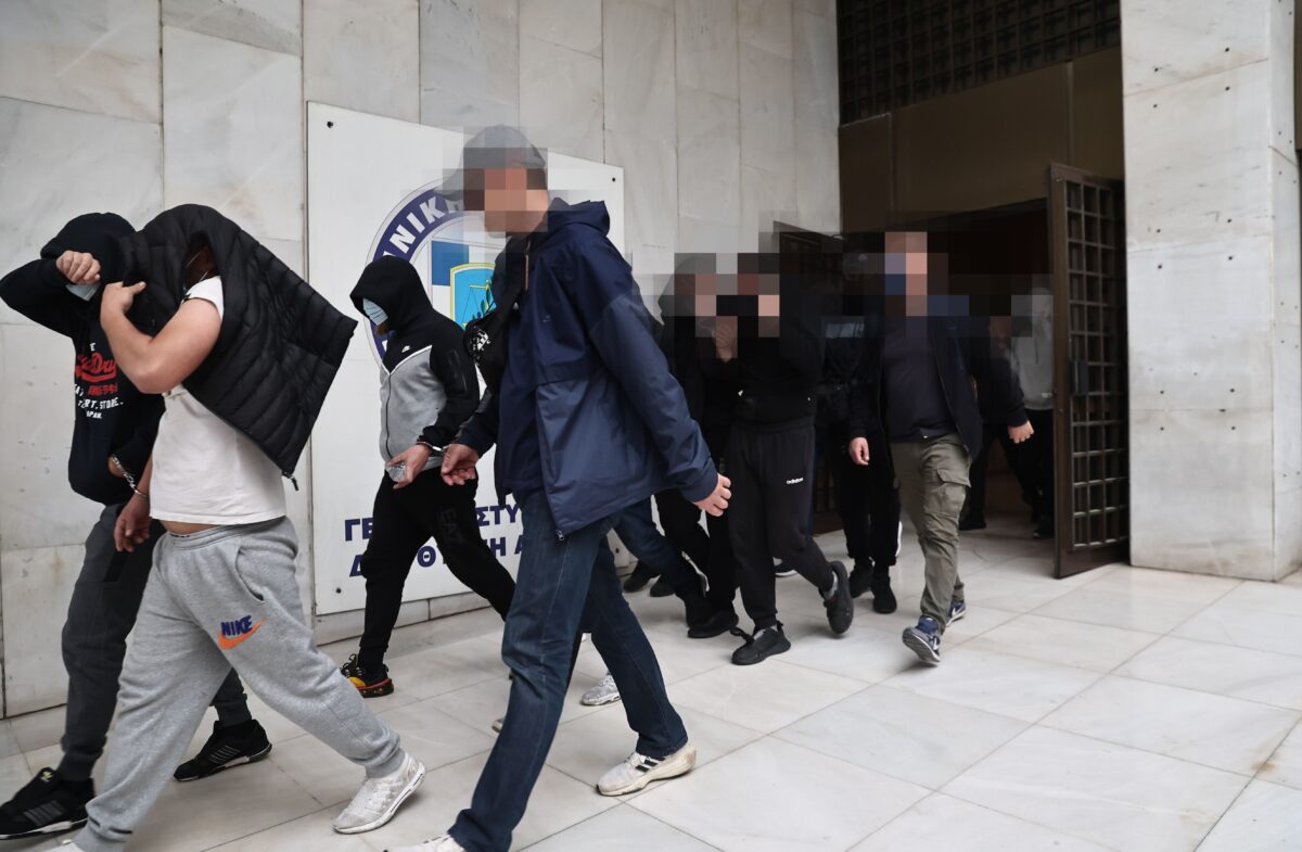 Ποινική δίωξη για 28 αδικήματα – Κατηγορίες για ανθρωποκτονία και εγκληματική οργάνωση