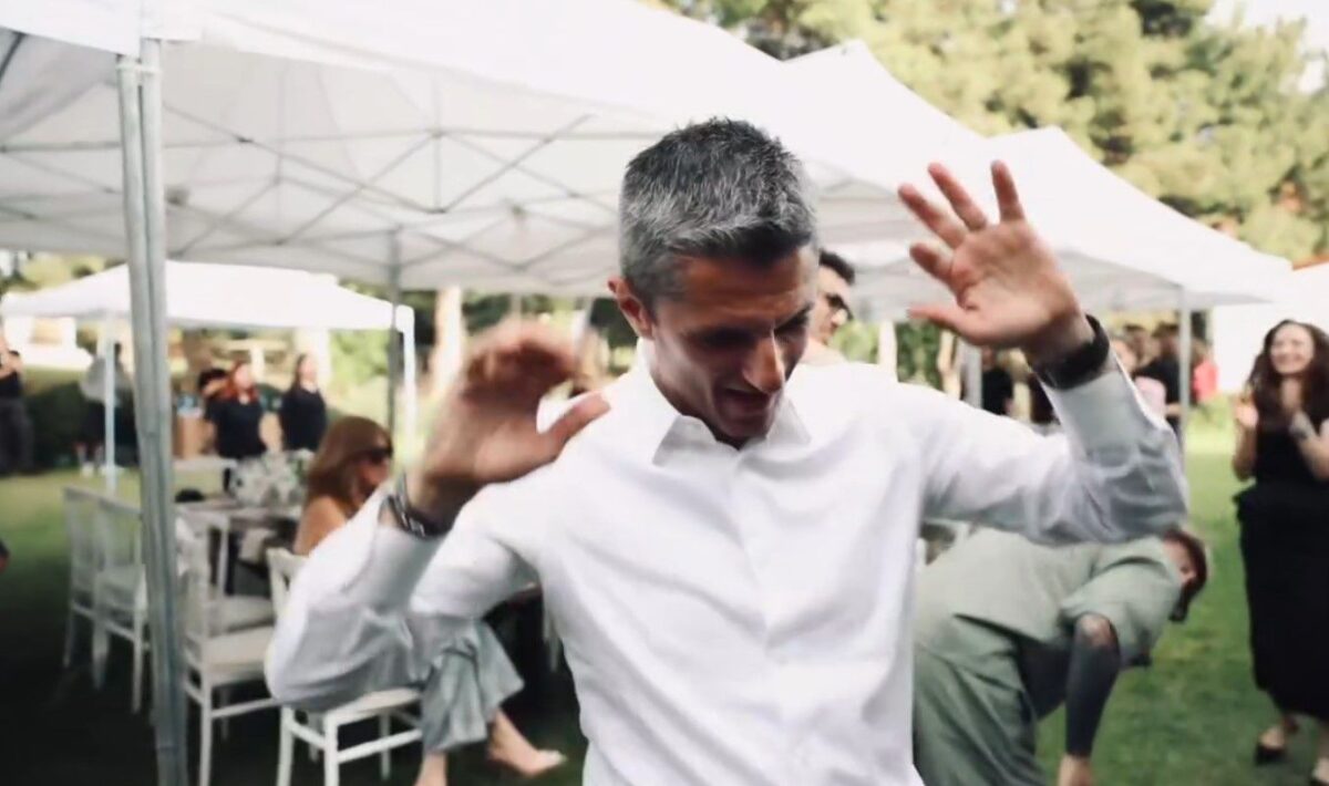 Ο απίθανος made in Romania χορός του Λουτσέσκου και το φιλί στην κούπα (vid)
