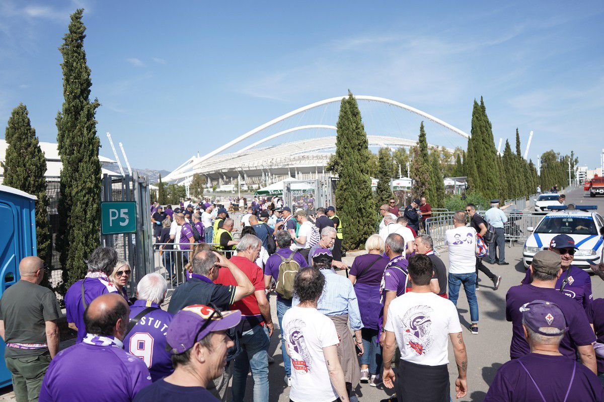 Εξονυχιστικοί έλεγχοι στους οπαδούς της Φιορεντίνα – Συγκεντρώθηκαν στο ΟΑΚΑ (gallery)