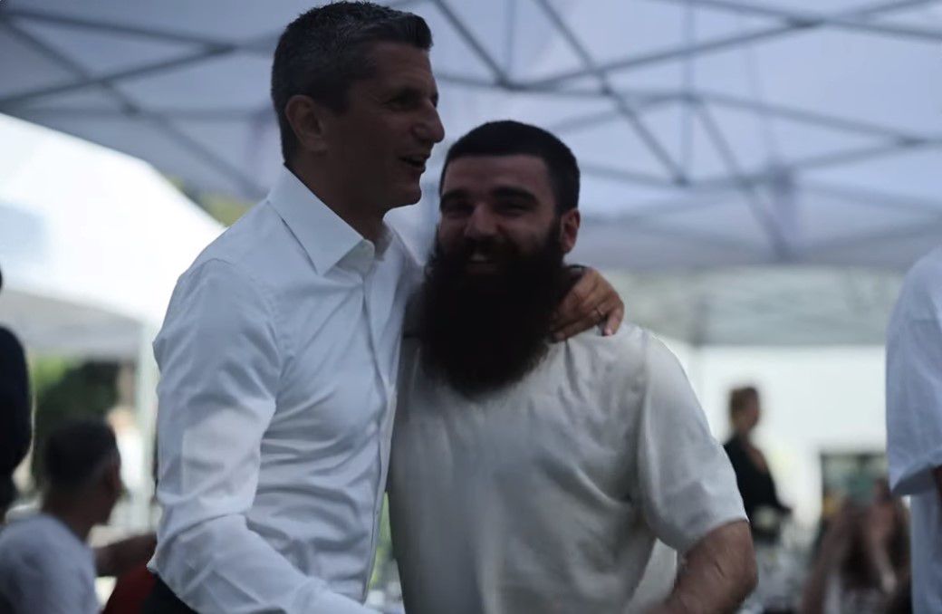 Το παρασκήνιο της γιορτής του ΠΑΟΚ για την κατάκτηση του πρωταθλήματος – Η αγκαλιά του Λουτσέσκου με τον Σαββίδη (vid)