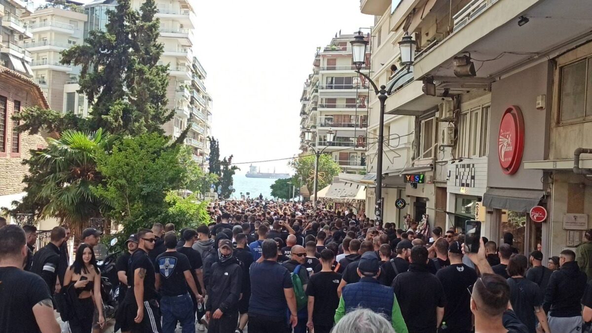 Ξεχύθηκαν στους δρόμους της Θεσσαλονίκης οι οπαδοί του ΠΑΟΚ – Πορεία στο κέντρο παρά την απογόρευση της αστυνομίας (vids)