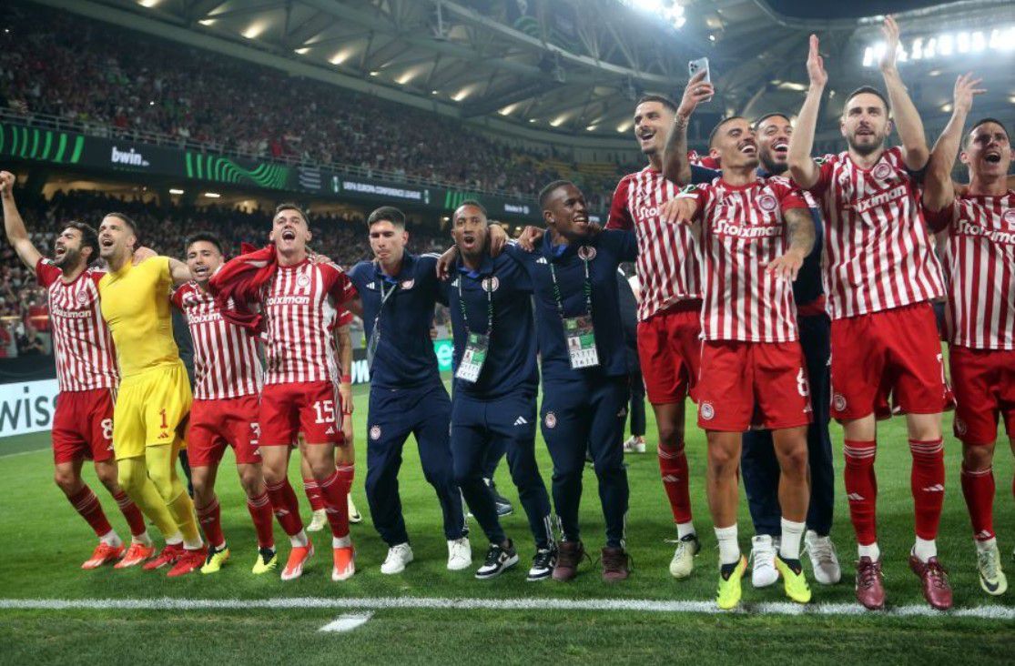 «Olympiacos is Europa Conference League winner and they deserve it»: Η επική περιγραφή του TNT Sport κατά τη διάρκεια της απονομής (vid)