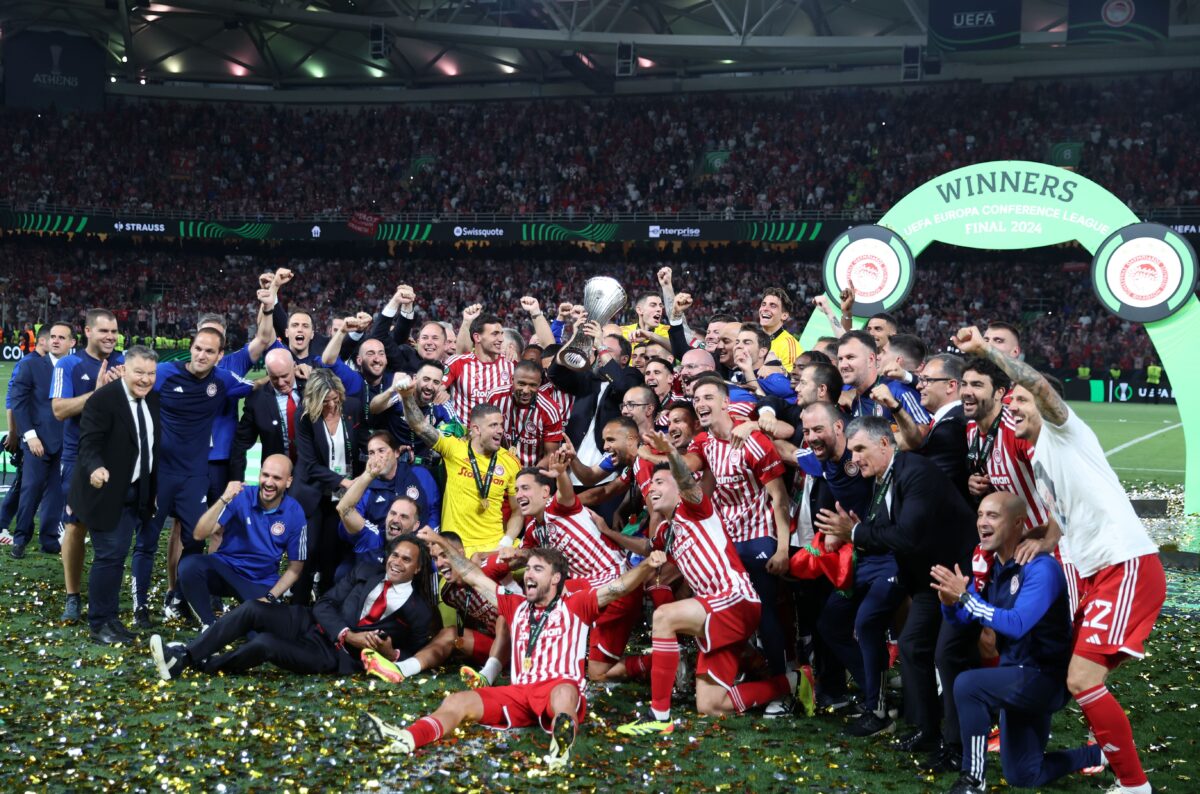 ΜΑΓΕΙΑ – Η απονομή του Europa Conference League στον ΘΡΥΛΟ και το «we are the Champions» στην OPAP Arena (vid)