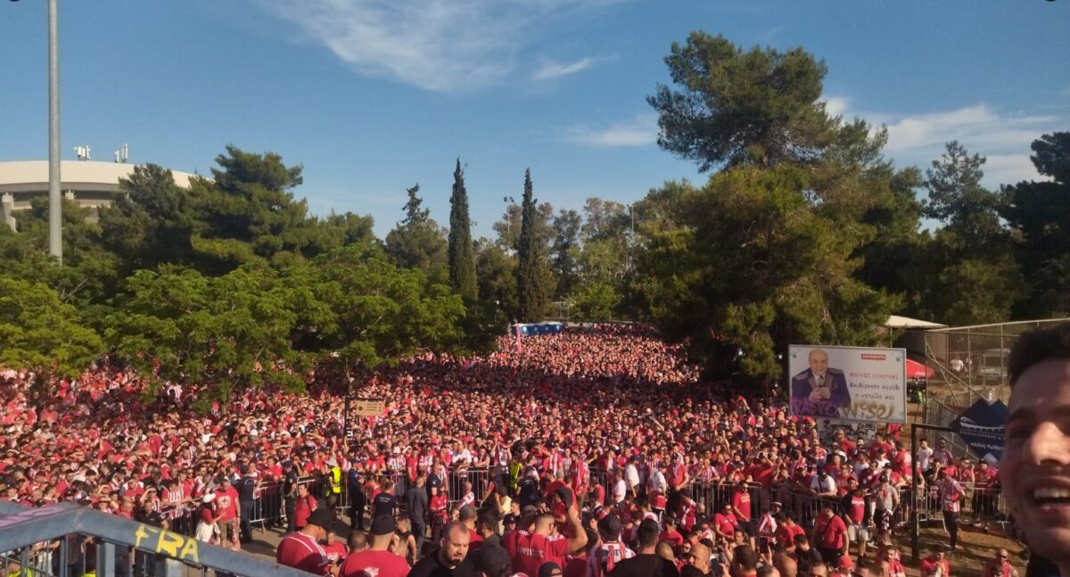 Η απόλυτη φωτογραφία για την… τρέλα των Ολυμπιακών: Δείτε τη λαοθάλασσα στο ΣΕΦ (pic)