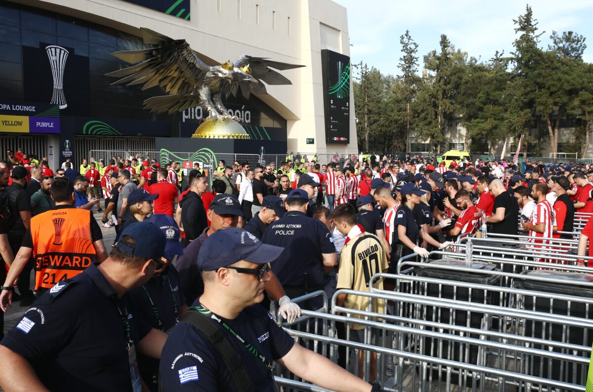 Δύο προσαγωγές στη Ριζούπολη πριν τον τελικό – Φορούσαν full face και πετούσαν πέτρες από τη γέφυρα