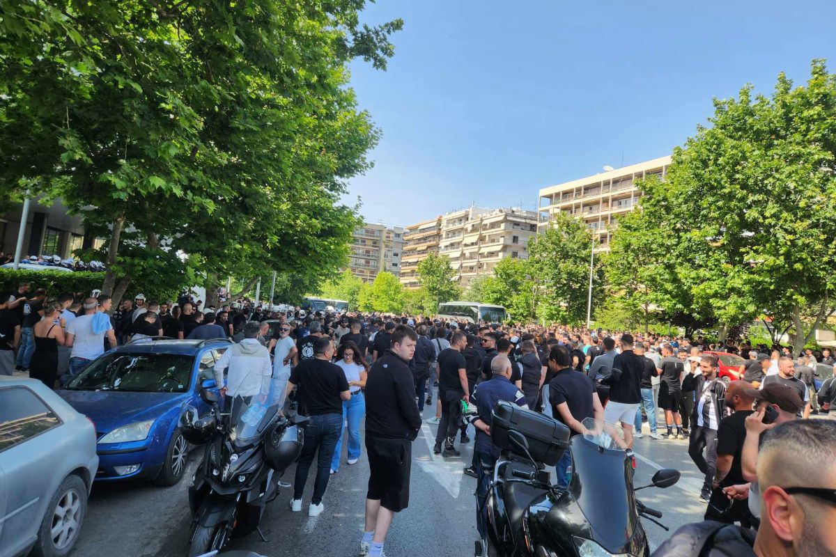 Οι φίλοι του ΠΑΟΚ έκαναν το ξενοδοχείο… Τούμπα πριν το ντέρμπι-τίτλου με τον Άρη (gallery/vid)