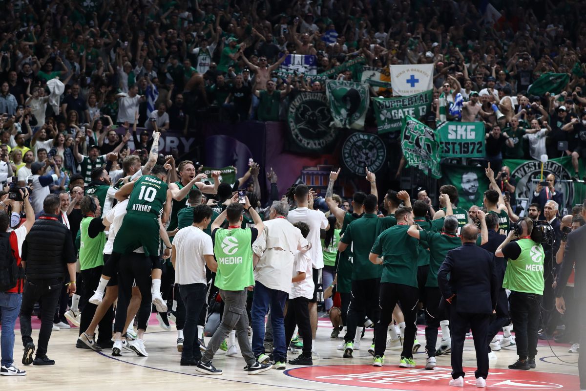 Τρίζουν τα τσιμέντα…