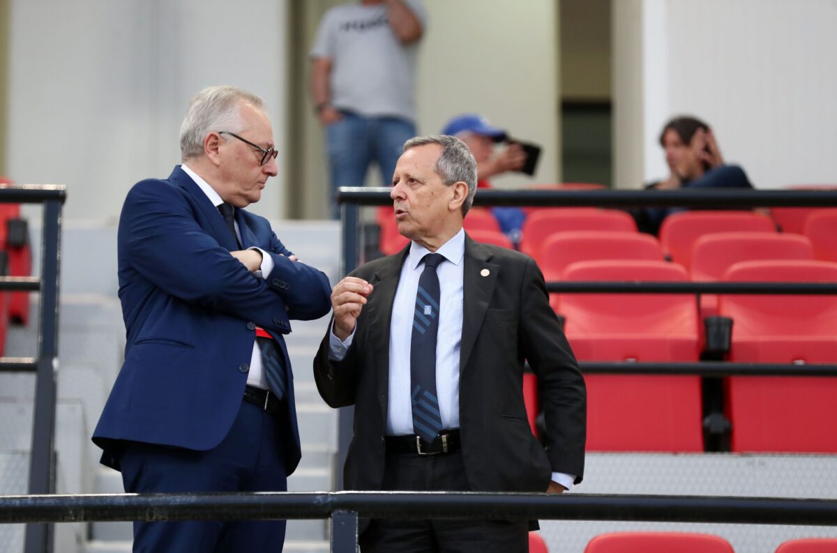 Μπαλτάκος για τις άδειες κερκίδες: «Δεν πάει άλλο, δεν είναι ωραίο θέαμα» – Η ατάκα για τη διαιτησία (vid)