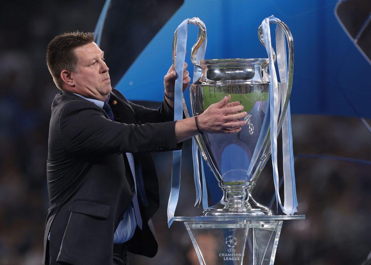 Ο άνθρωπος πίσω από το τρόπαιο του Champions League αποκάλυψε ένα μεγάλο μυστικό – Η χάραξη του ονόματος και η περίεργη Ίντερ