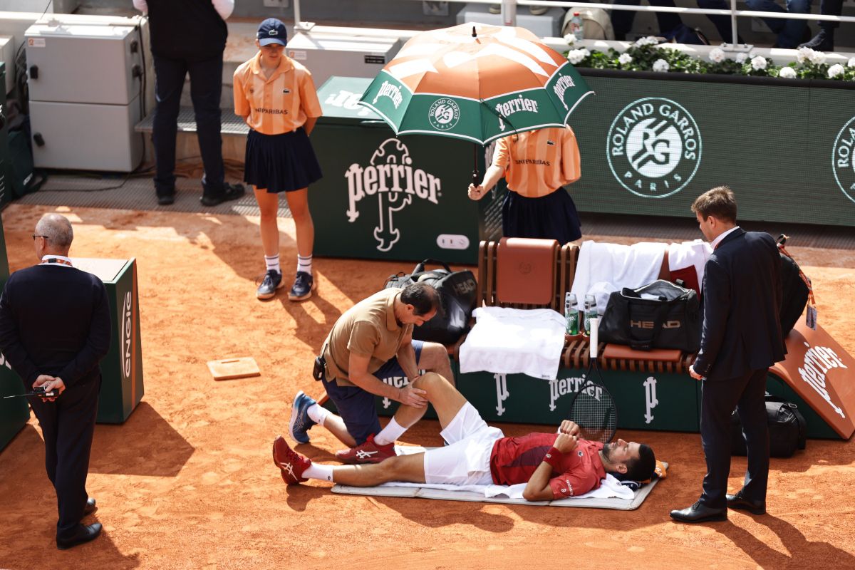 Αγωνία για την κατάσταση του Τζόκοβιτς στο Roland Garros – Υποβλήθηκε σε μαγνητική τομογραφία