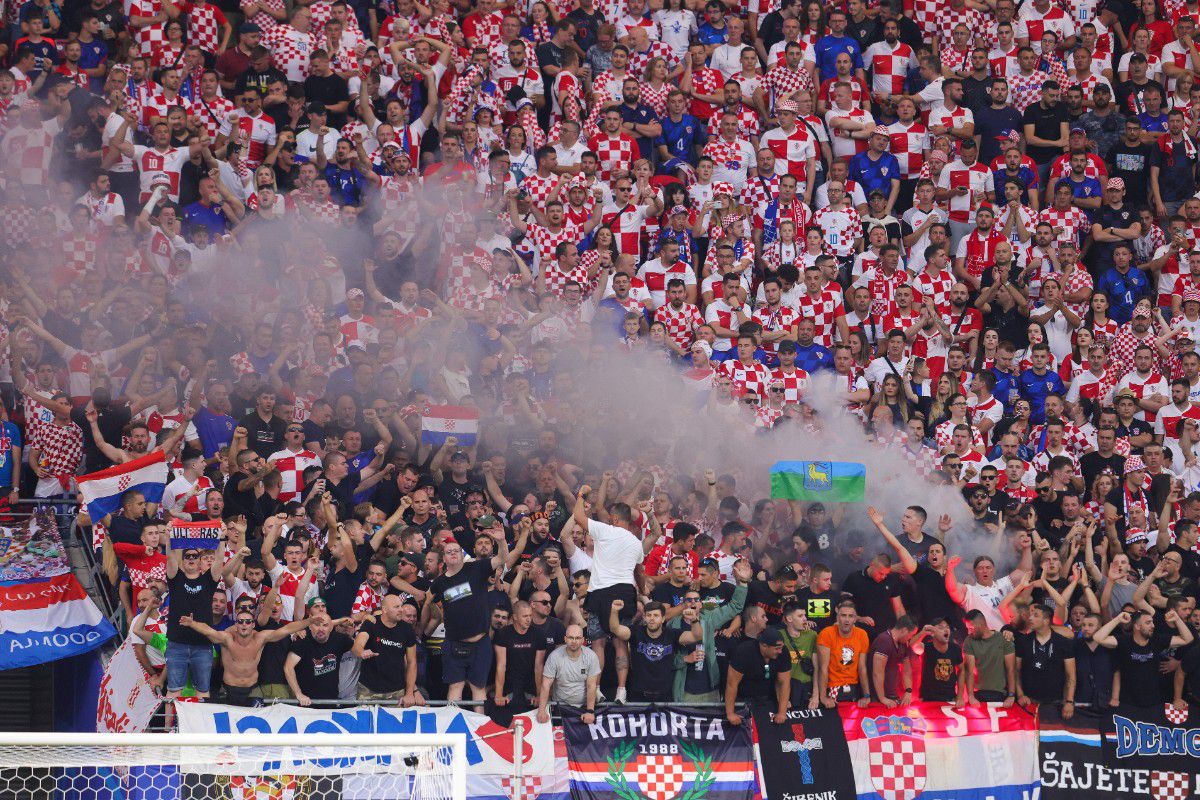 Η UEFA τιμώρησε την Κροατία για τη συμπεριφορά των οπαδών της στον αγώνα με την Ιταλία