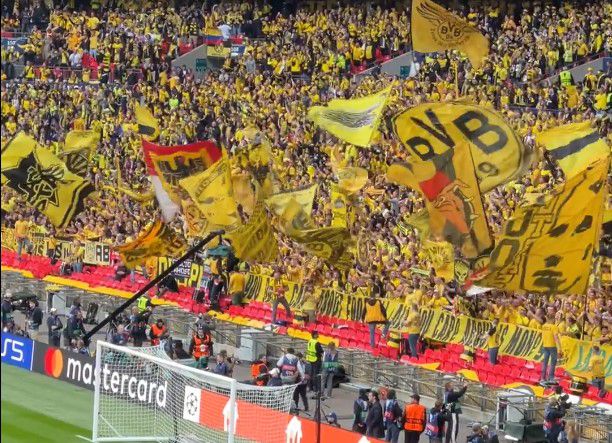 Οπαδοί του Άρη και της Μπρόντμπι στο πλευρό της Ντόρτμουντ στον τελικό (vids)