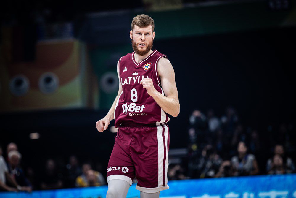 Αν ψάχνεις… τρίποντα πάρε τον καλύτερο της αγοράς: Είναι Λετονός, NBAer και έτοιμος για επιστροφή στην Euroleague (vids)