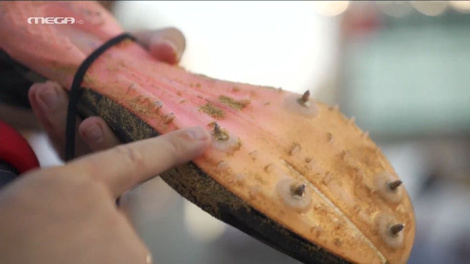 Το σπασμένο καρφί στο παπούτσι του Τεντόγλου – Τρόμαξε το κοινό (vid)