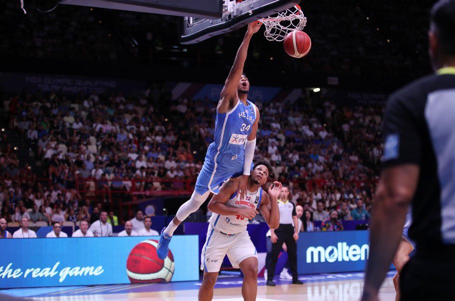 Ο Γιάννης Αντετοκούνμπο ανάμεσα στους κορυφαίους αθλητές του 21ου αιώνα!