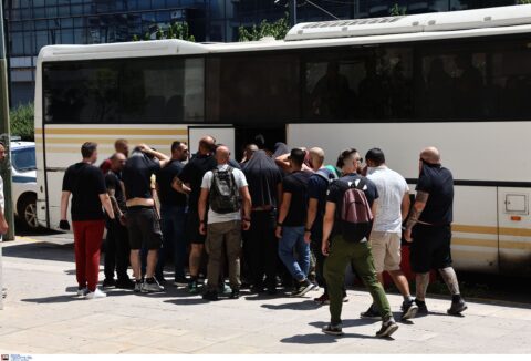 Στα δικαστήρια οι συλληφθέντες για τα επεισόδια στη Λεωφόρο – Ποινική δίωξη για πέντε κακουργήματα (gallery)