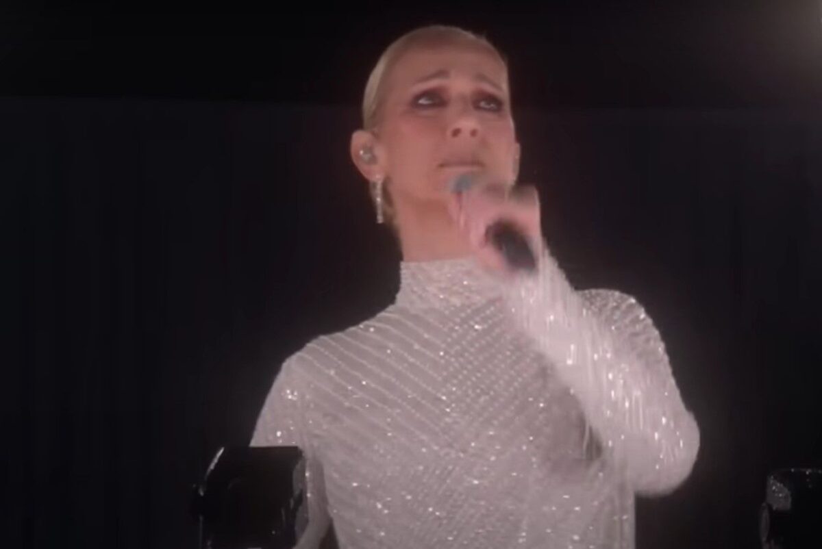 «Σαρώνει» στο Youtube η Σελίν Ντιόν – Αποθέωση για την ερμηνεία της στον Πύργο του Άιφελ