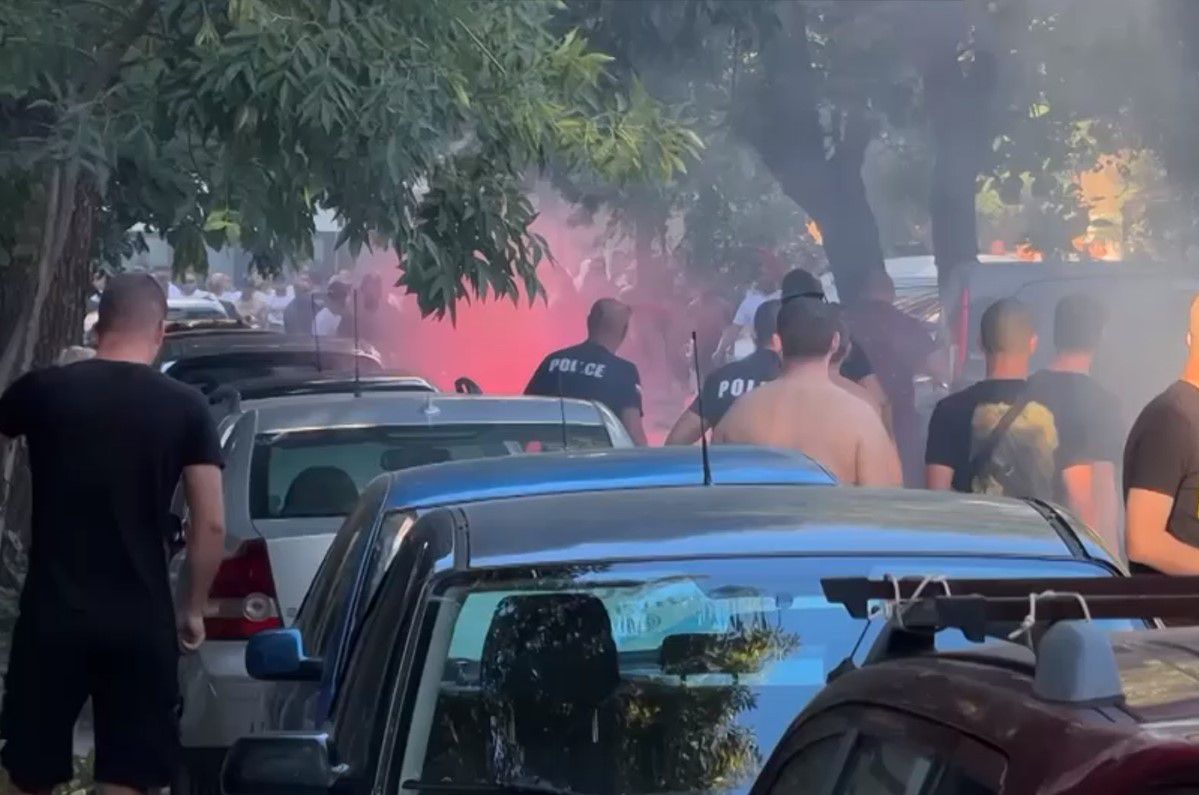 Χαμός στη Βουλγαρία: Μάχες σώμα με σώμα και σοβαρά επεισόδια μεταξύ των οπαδών της Μπότεφ Πλοβντίβ και της Λοκομοτίβ Πλόβντιβ (vid)