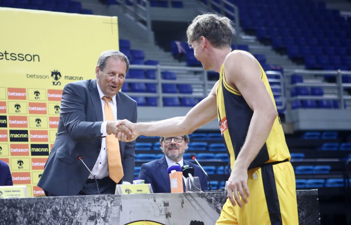 Παραμονή Κουζμίνσκας στην ΑΕΚ Betsson με υπογραφή… Αγγελόπουλου