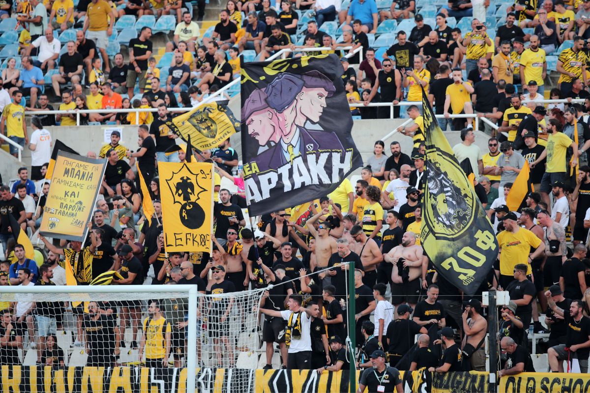 Οι φίλοι της ΑΕΚ έβαψαν «κιτρινόμαυρο» το ΓΣΠ (gallery & vid)
