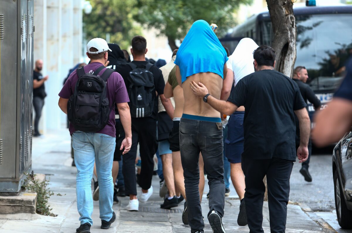 «Τι ομάδα είσαι;»: Άγρια συμπλοκή στη Φθιώτιδα που θύμισε Άλκη Καμπανό – Τέσσερις τραυματίες μετά από χτυπήματα μαχαίρι, σφυρί και γκλοπ