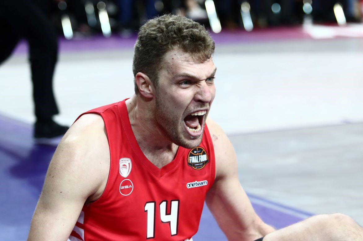 Ελεύθερος ο Βεζένκοφ, αντίστροφη μέτρηση για Ολυμπιακό