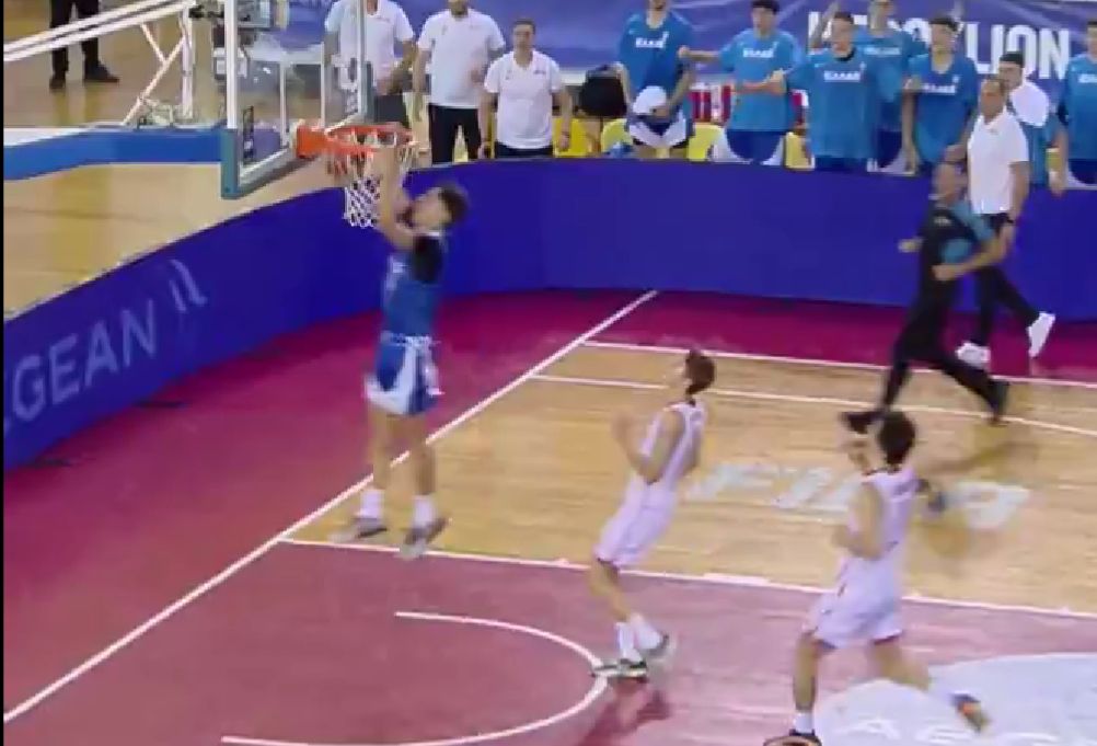 Ο 16χρονος Ασημένιος κάρφωσε με δύναμη απέναντι στην Τουρκία (vid)