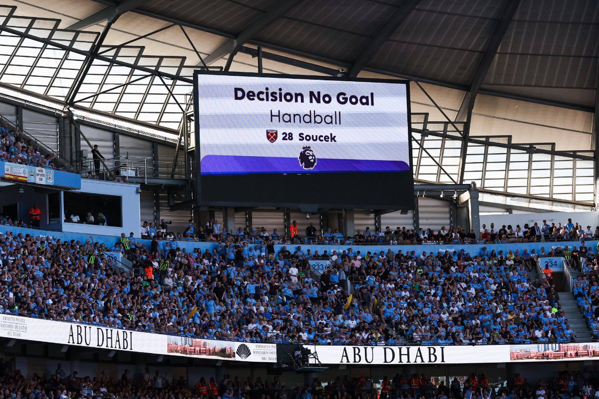 GeniusIQ: Τι είναι αυτό που θα βάλει… τέλος στο VAR στην Premier League με 28 iPhone