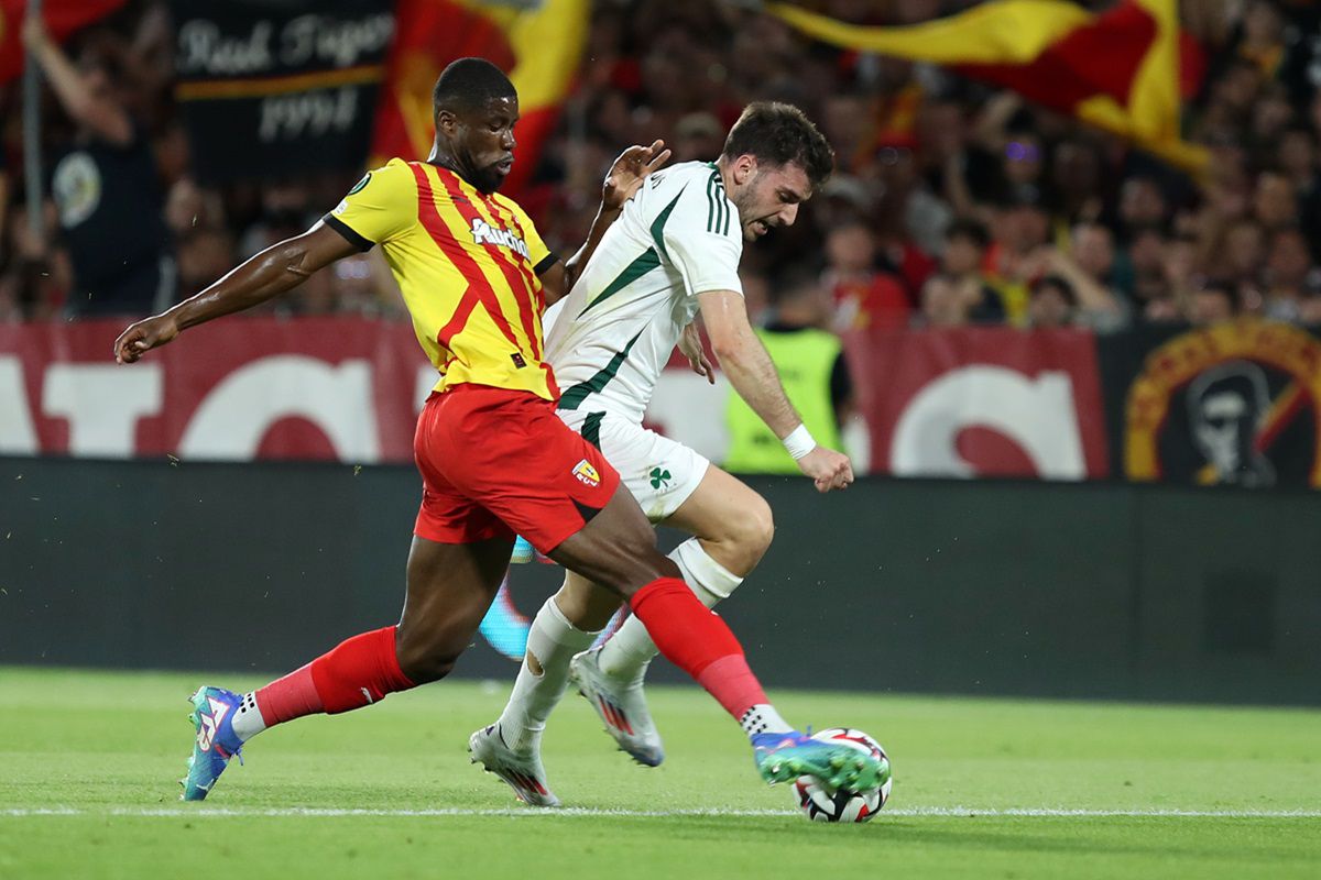 Στην πόρτα της εξόδου βασικός αμυντικός της Λανς πριν από τον «τελικό» με τον Παναθηναϊκό!