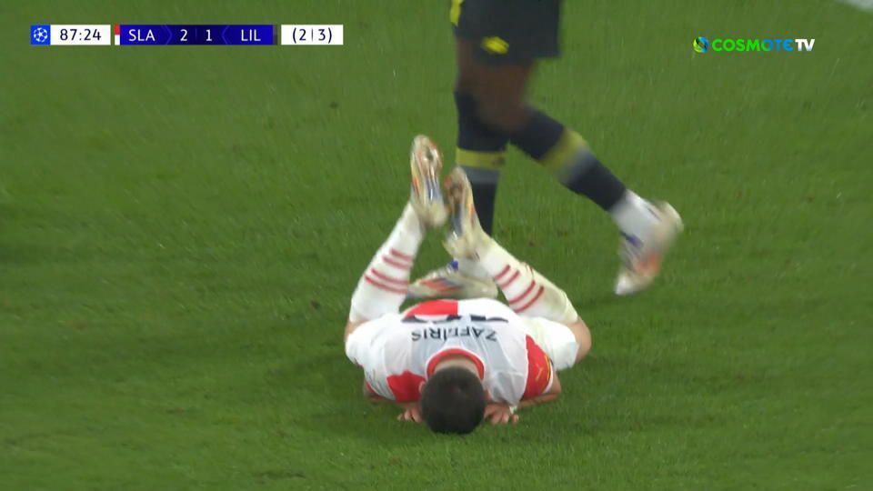 Ο φανταστικός Ζαφείρης είχε σουτ στο δοκάρι κι έχασε την ευκαιρία να στείλει το ματς με τη Λιλ στην παράταση! (vid)