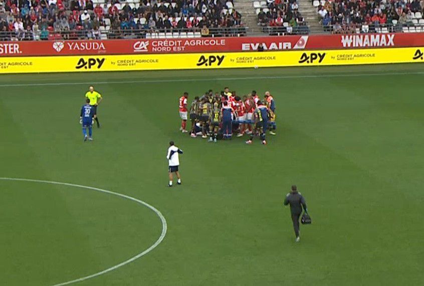 «Πάγωσε» όλη η Γαλλία: Ο σοκαριστικός τραυματισμός του Γκόμες στο Ρεμς – Λιλ (vid)