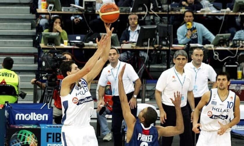 Η FIBA θυμήθηκε το μεγάλο σουτ του Διαμαντίδη κόντρα στην Γαλλία: «Το μεγαλύτερο σουτ στην ιστορία του Eurobasket;»