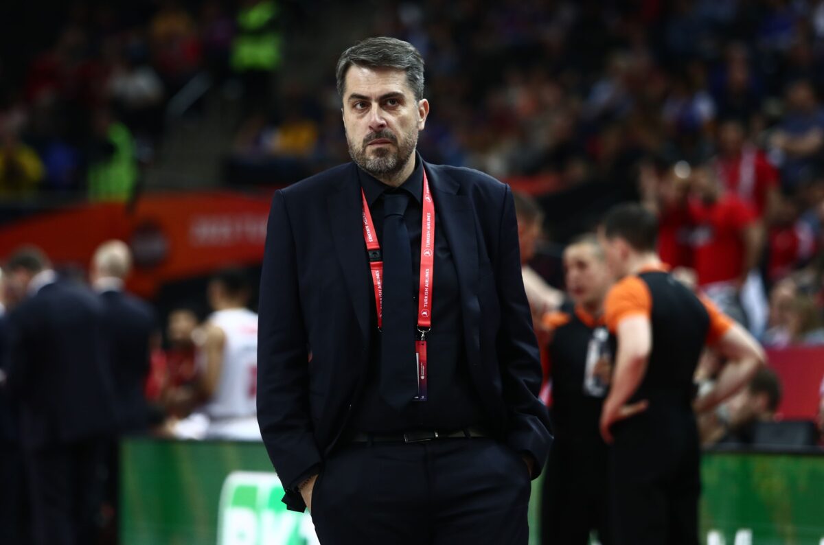 «Ασπίδα» προστασίας του Μπαφέ στον Μπαρτζώκα: «Οι ”δολοφόνοι” χαρακτήρων έπιασαν και πάλι δουλειά»