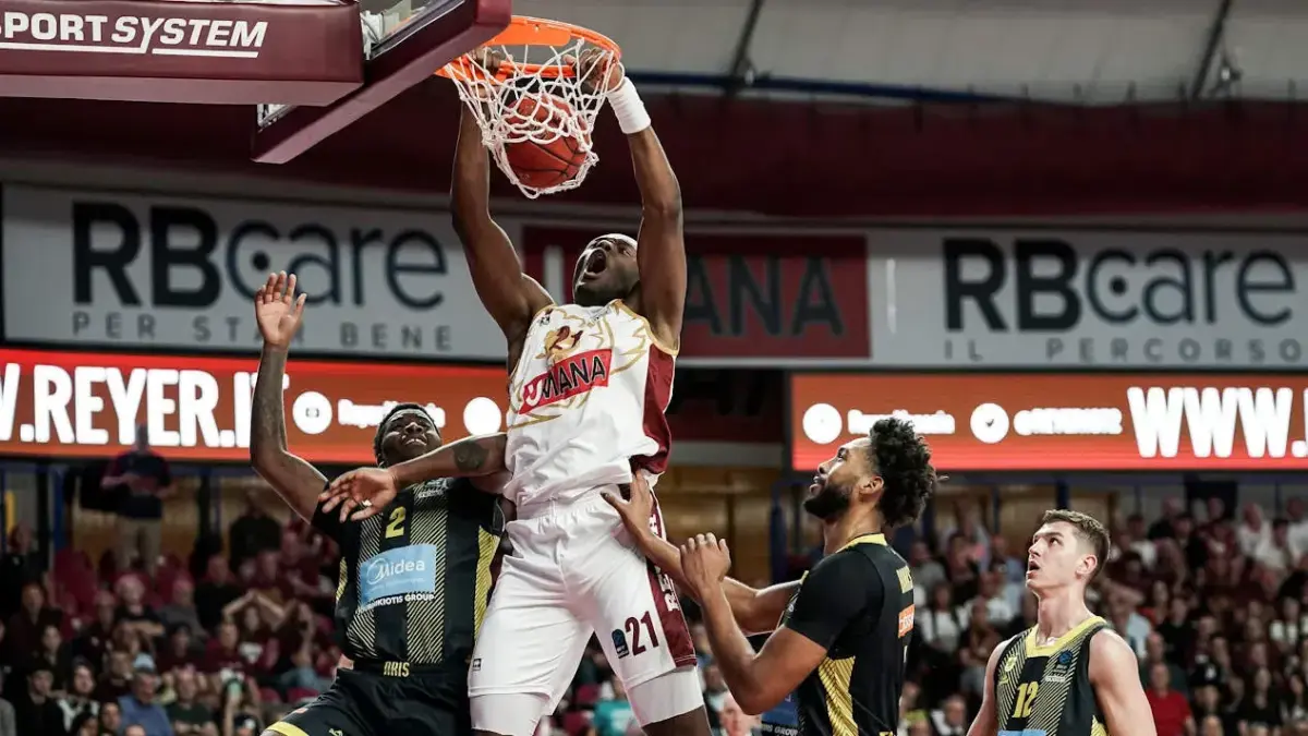 Στιγμιότυπο από την αναμέτρηση της Βενέτσια με τον Άρη