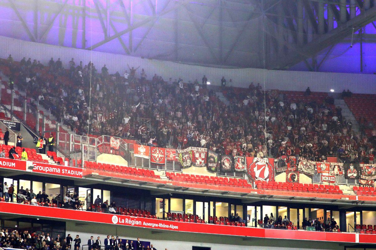 Οι οπαδοί του Ολυμπιακού στις κερκίδες της Groupama Arena (gallery)