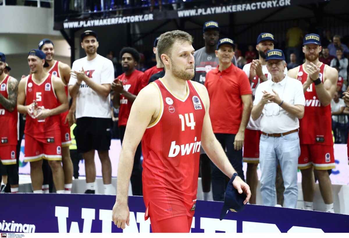 Ο ηγέτης Σάσα, ο Ντόρσεϊ των ντέρμπι και οι Πετρούσεφ, Φουρνιέ