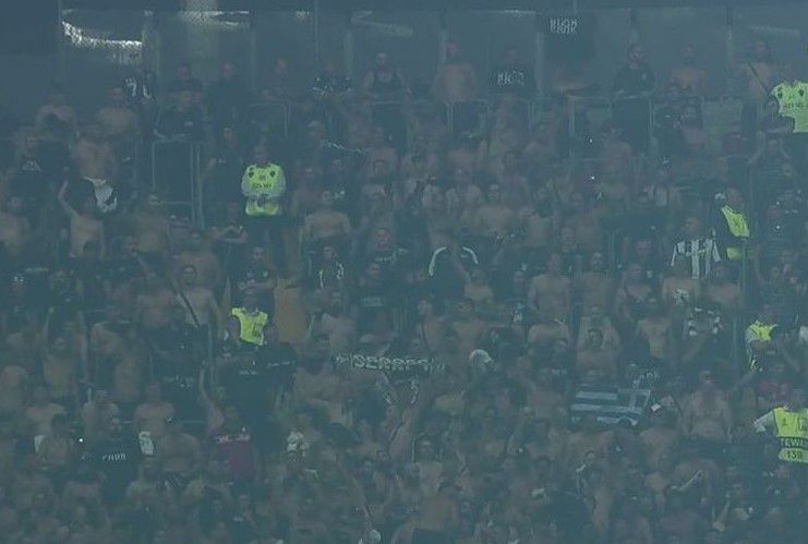Η… ασπρόμαυρη λαοθάλασσα στο «Ali Sami Yen»