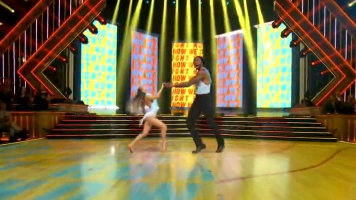 Ο Ντουάιτ Χάουαρντ χορεύει στο «Dancing with the stars»