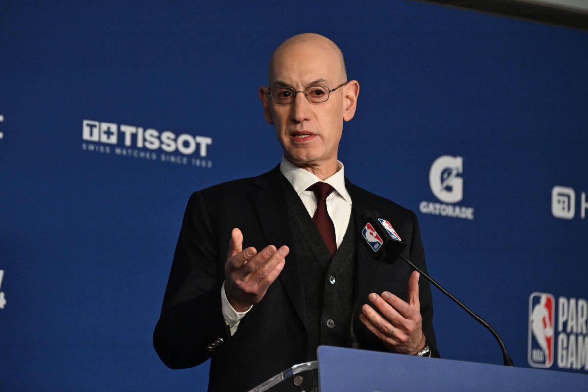NBA: Eτοιμάζει χρήση AI για αυτοματοποιημένες αποφάσεις, αποκάλυψε ο Σίλβερ