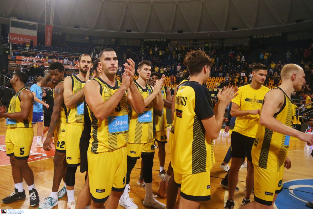 Η ομάδα του Άρη στο Nick Galis Hall