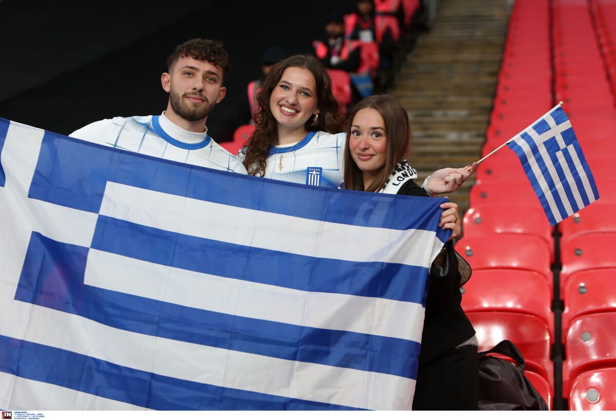 Αγγλία - Ελλάδα: Οι Έλληνες οπαδοί στο Γουέμπλεϊ.